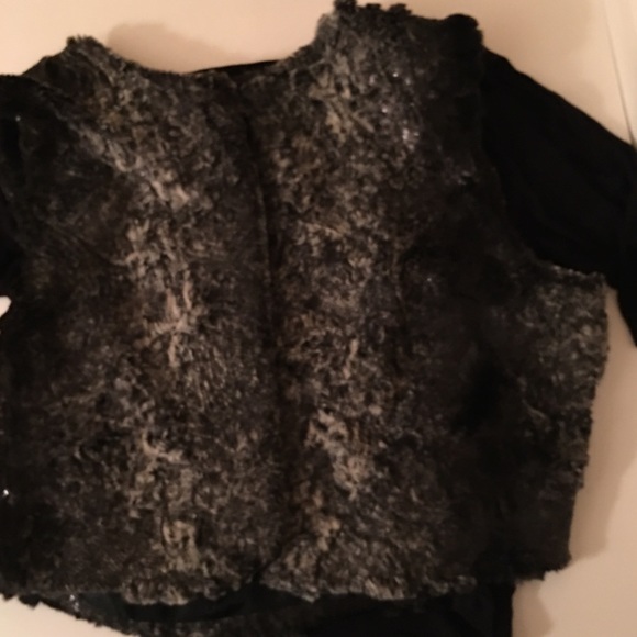 Faux black and gray fur vest with added sparkle😍 - Picture 8 of 8